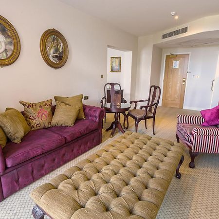 טאים The Oxfordshire Golf & Spa Hotel חדר תמונה