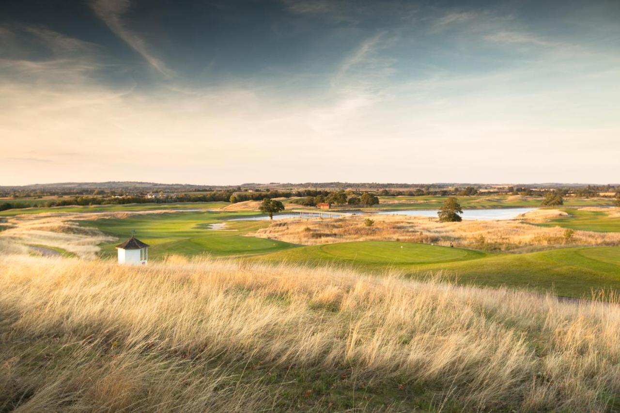 טאים The Oxfordshire Golf & Spa Hotel מראה חיצוני תמונה