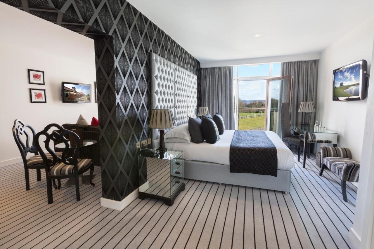 טאים The Oxfordshire Golf & Spa Hotel חדר תמונה