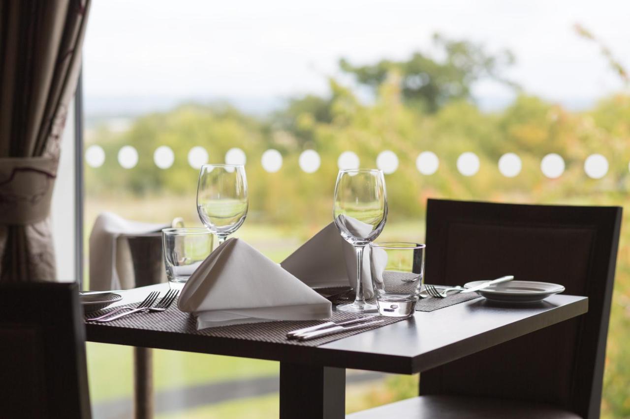טאים The Oxfordshire Golf & Spa Hotel מראה חיצוני תמונה