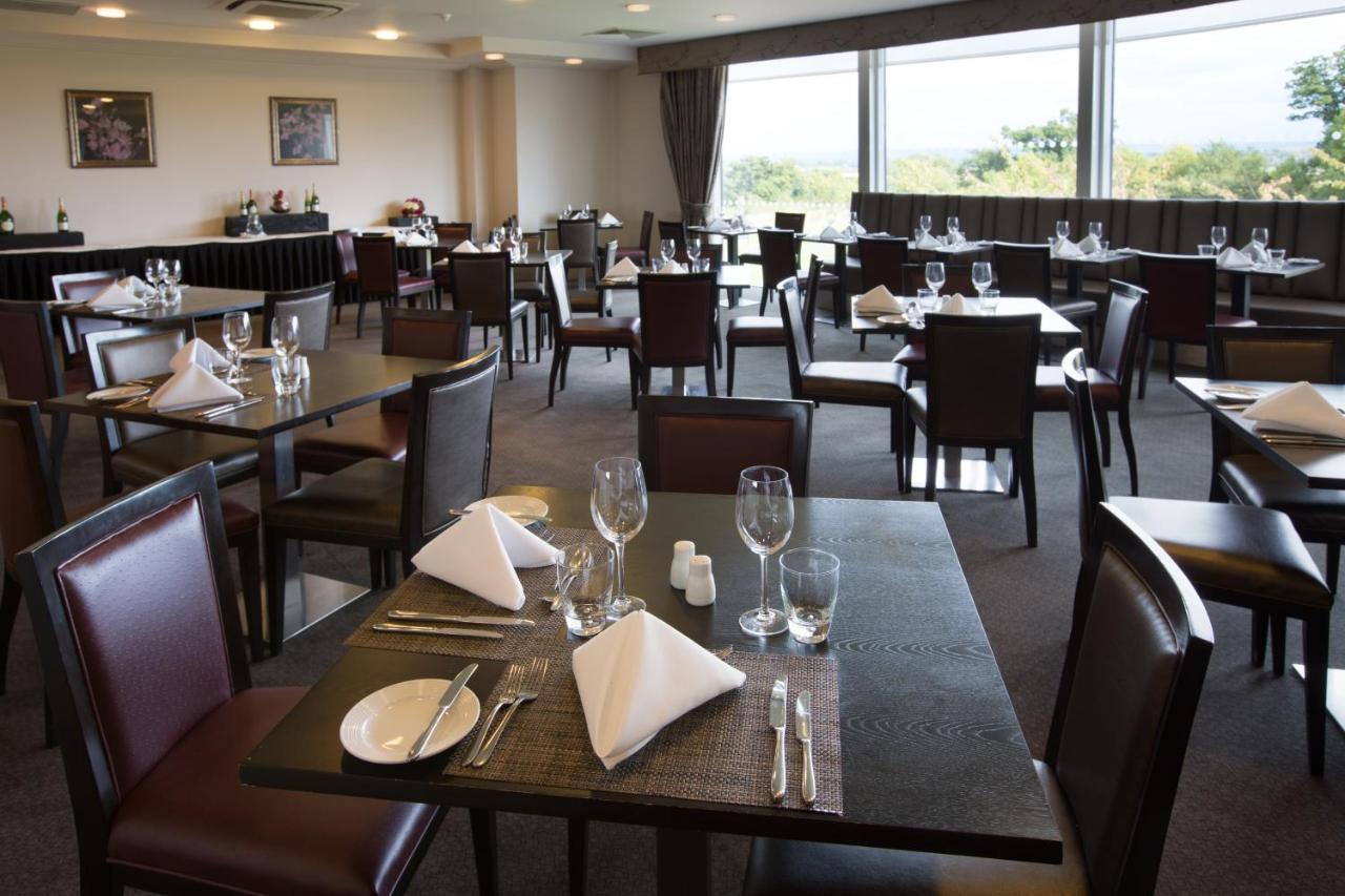 טאים The Oxfordshire Golf & Spa Hotel מראה חיצוני תמונה