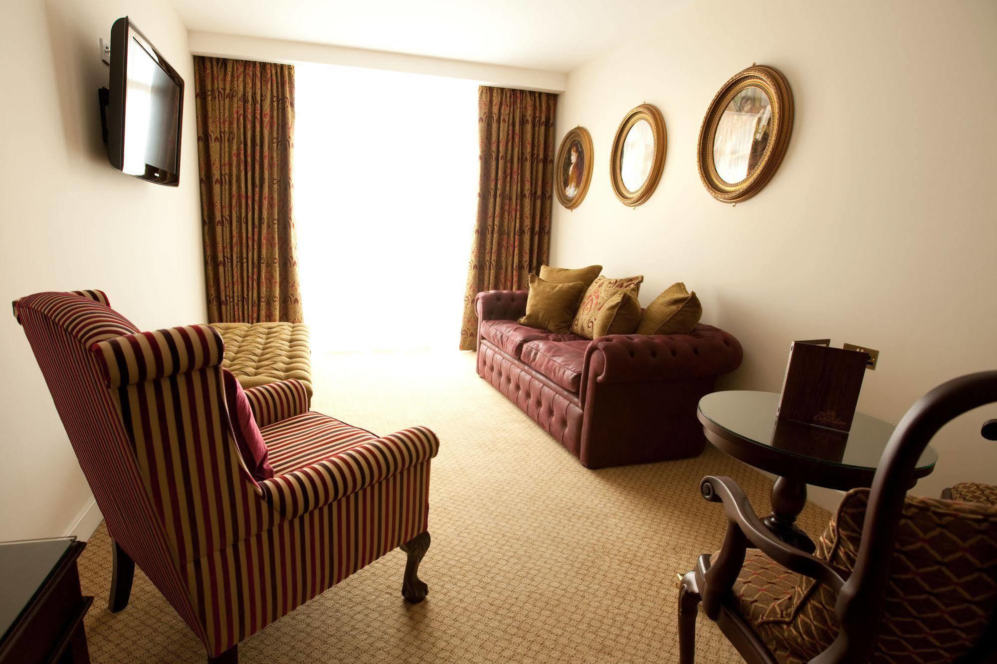 טאים The Oxfordshire Golf & Spa Hotel מראה חיצוני תמונה