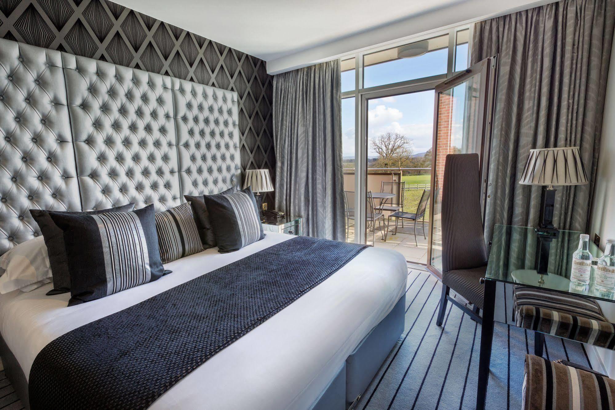טאים The Oxfordshire Golf & Spa Hotel מראה חיצוני תמונה