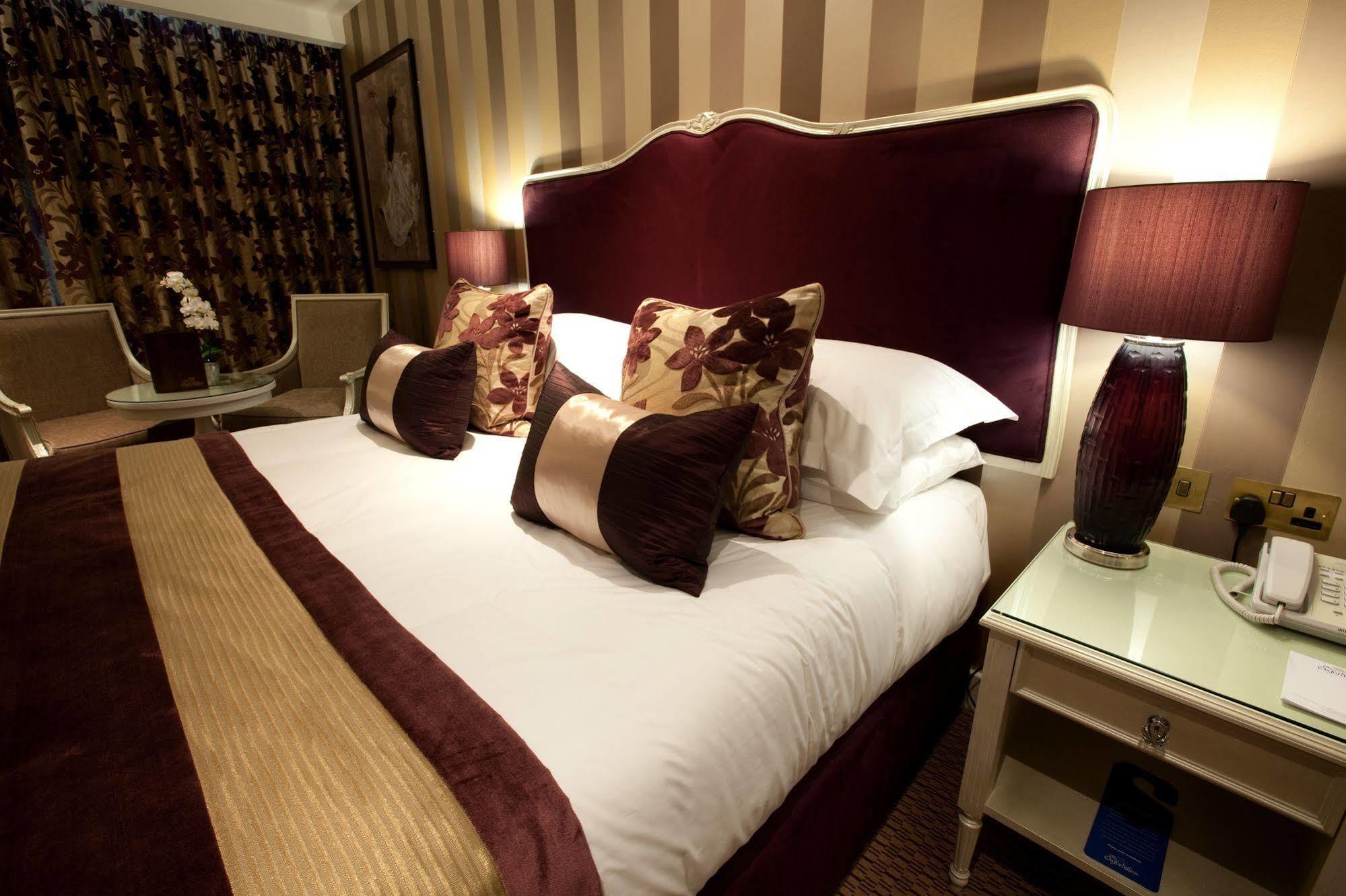 טאים The Oxfordshire Golf & Spa Hotel מראה חיצוני תמונה