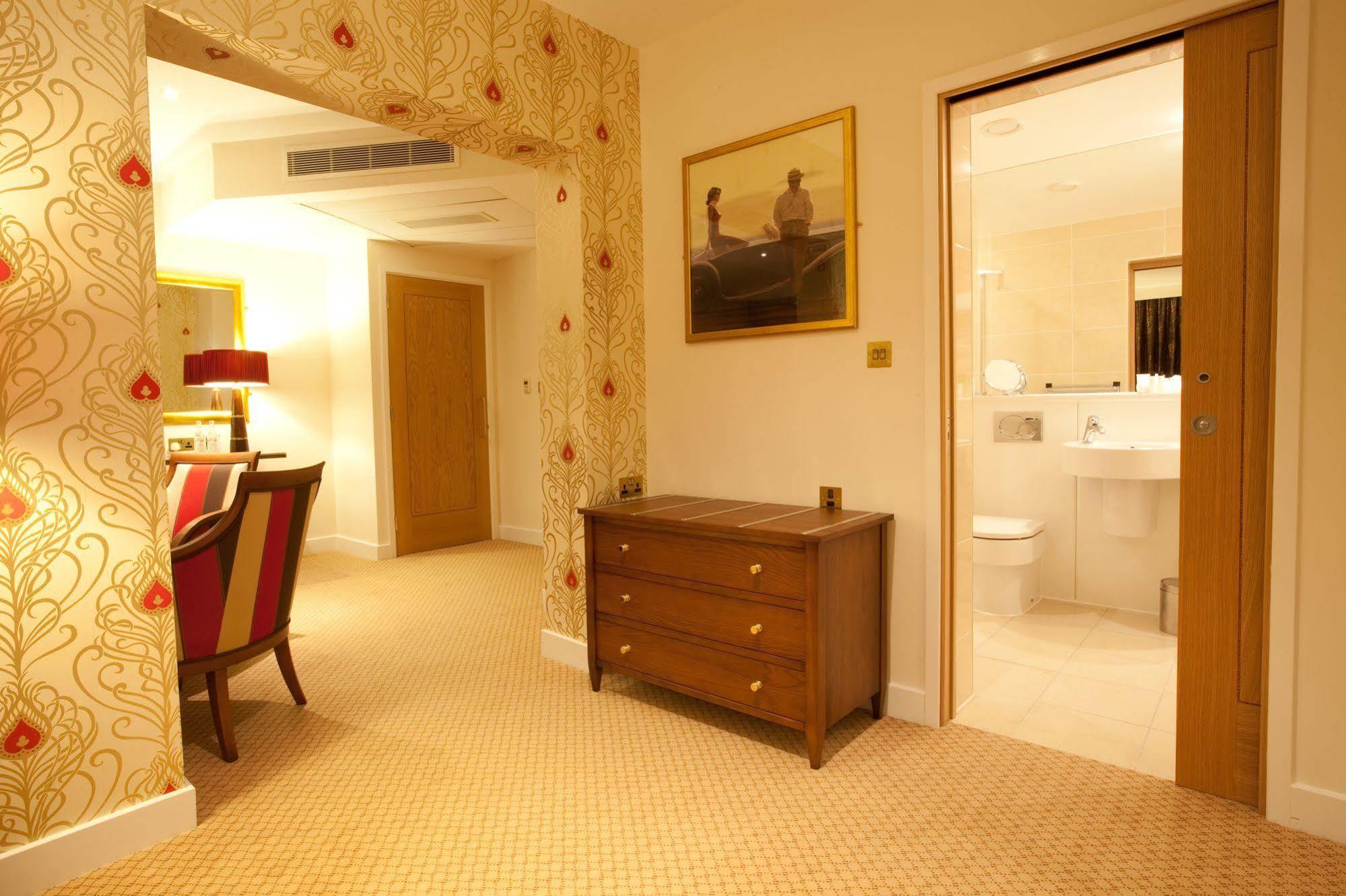 טאים The Oxfordshire Golf & Spa Hotel מראה חיצוני תמונה