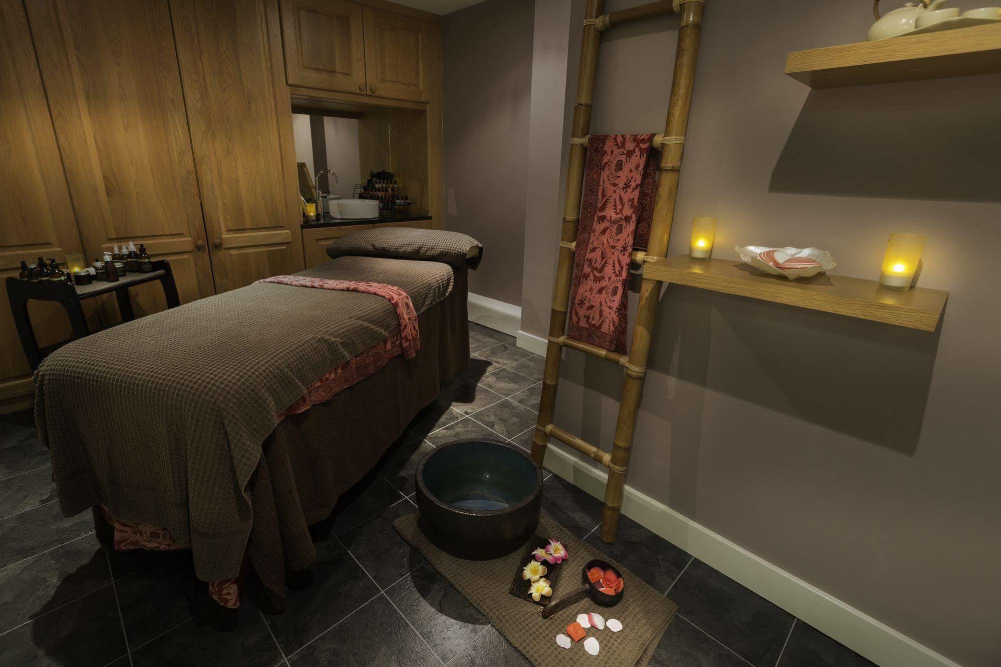 טאים The Oxfordshire Golf & Spa Hotel מראה חיצוני תמונה