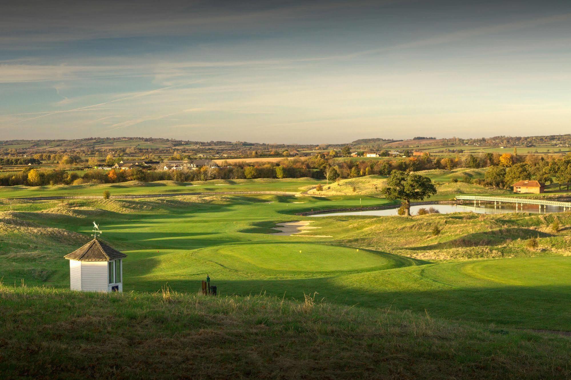 טאים The Oxfordshire Golf & Spa Hotel מראה חיצוני תמונה