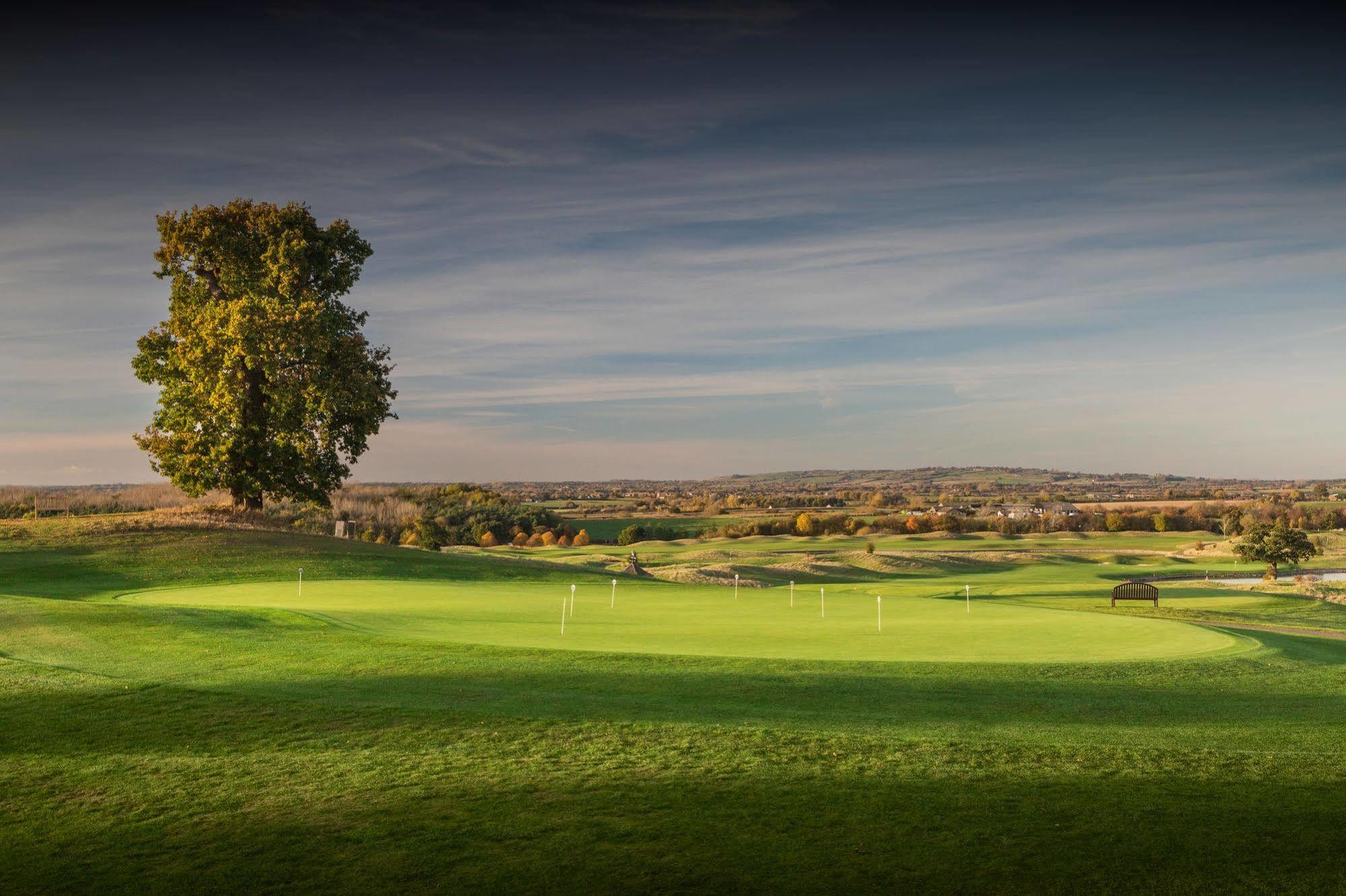טאים The Oxfordshire Golf & Spa Hotel מראה חיצוני תמונה