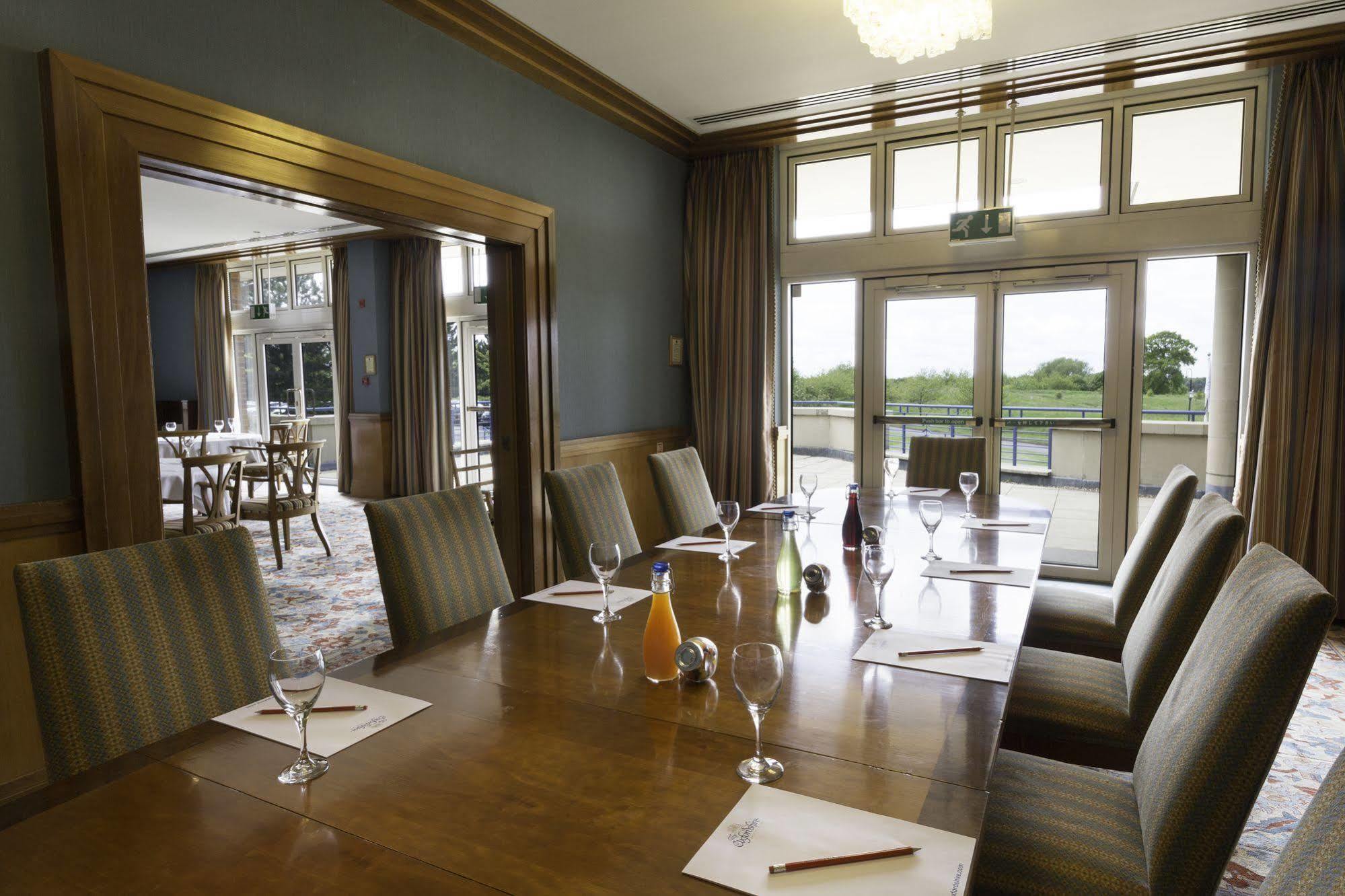 טאים The Oxfordshire Golf & Spa Hotel מראה חיצוני תמונה