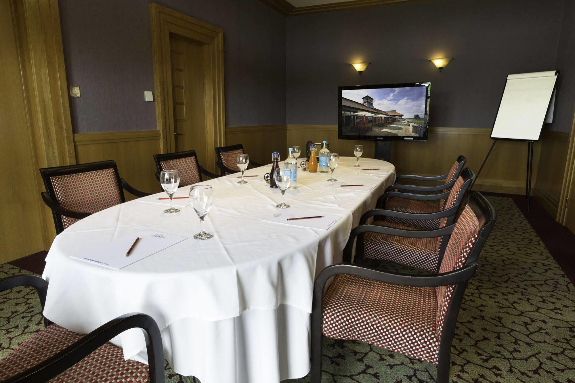 טאים The Oxfordshire Golf & Spa Hotel מראה חיצוני תמונה